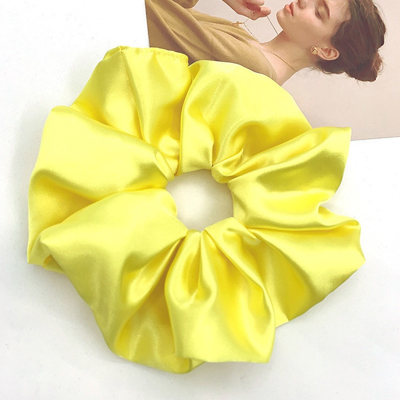Chouchou foulard surdimensionné en satin lisse pour femme Jaune