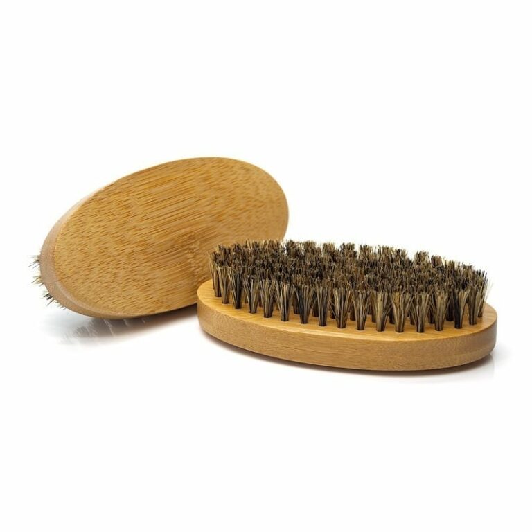 Brosse à Barbe En Bambou Et Poils De Sanglier - Longueur 11 Cm - Forme Ovale, Poils Durs - Neuf