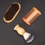 Kit Soin barbe - Brosse à barbe en poils de sanglier, plumeau & Peigne de poche_4